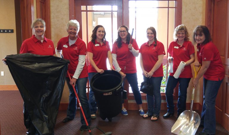 Horicon Bank employees working on Earth Day Clean Up